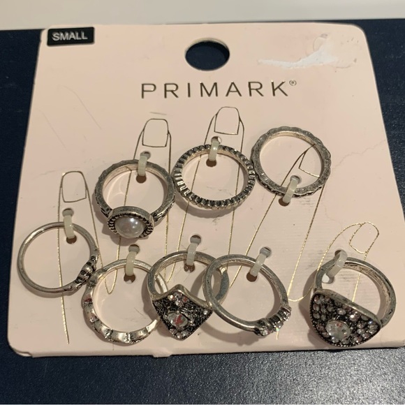 NWT Ring set from Primark, consisting of 8 rings so pretty! - Picture 3 of 9